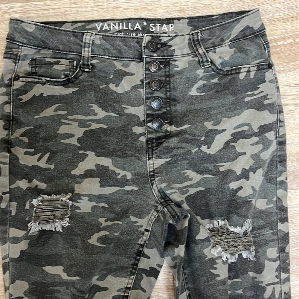 VANILLA Star Distressed Camouflage Skinny Jeans - Picture 2 of 9